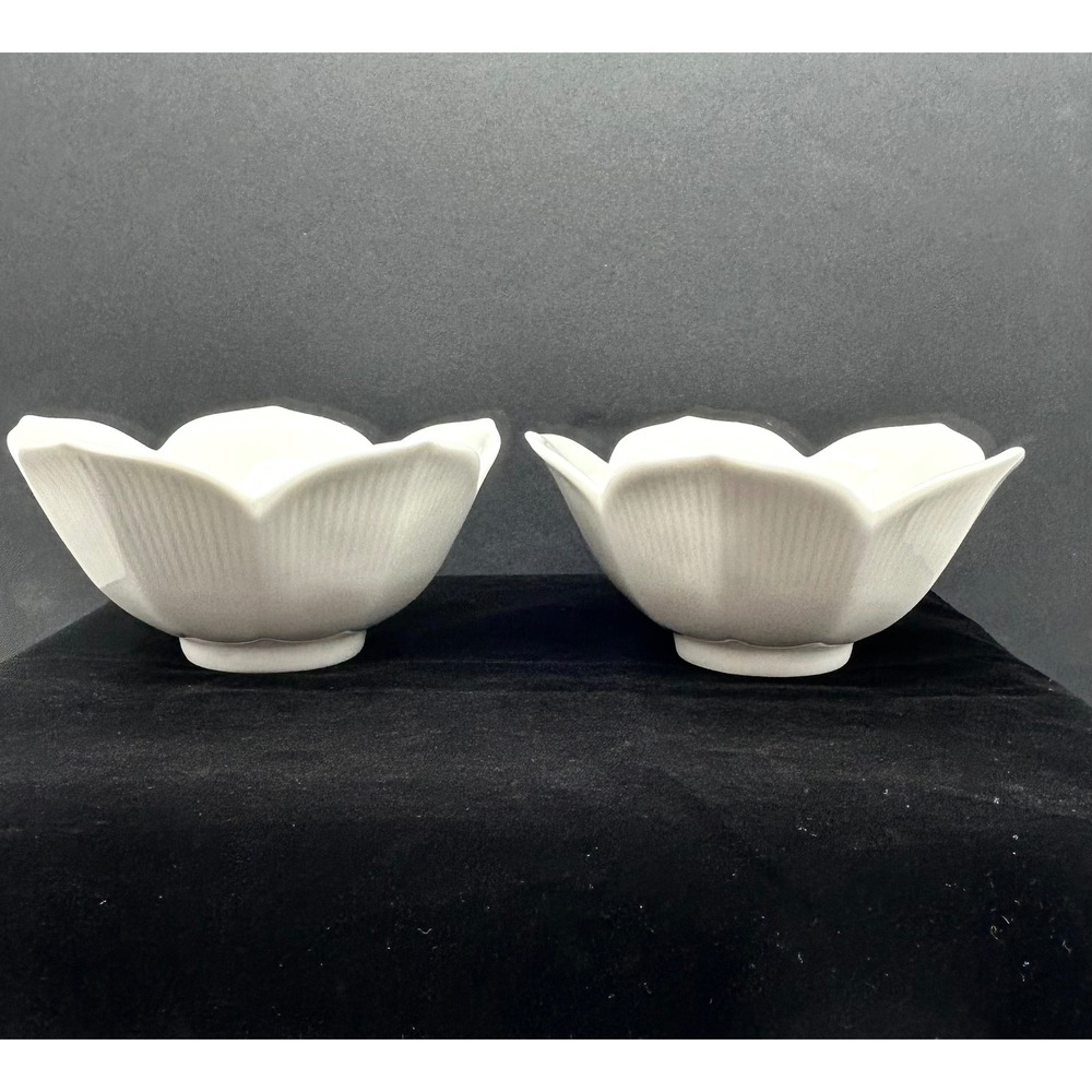 Pier 1 White Porcelain Lotus Flower Petal Ribbed Bowls Set of 2 Minimalist 5.5in